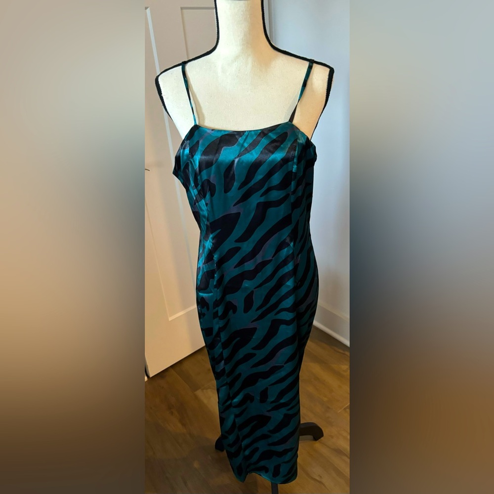 Cupshe dress, size small.  Ankle length, spaghetti straps, back zip. Green/black